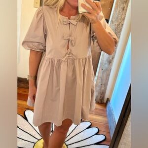 Boutique Oliviaceous Cream Tan Poplin Mini Bow Dress Large NWT